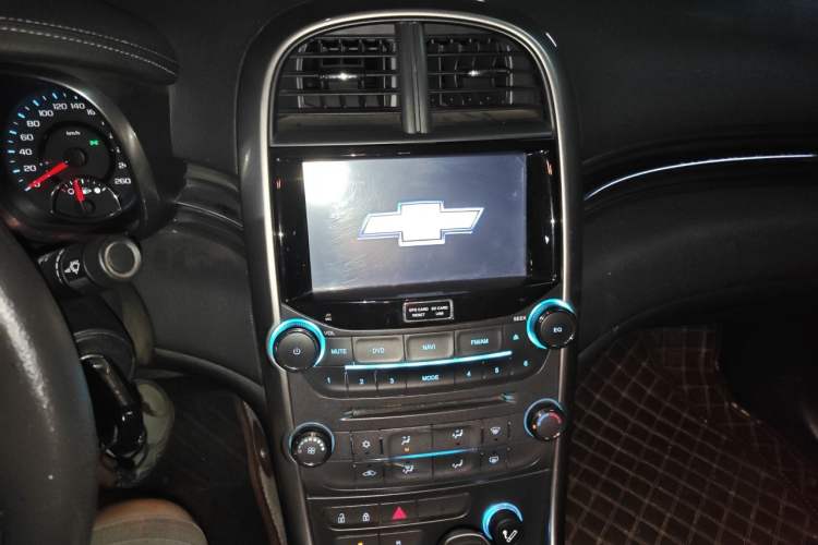 Used Chevrolet Malibu 2014 1.6T Automatic Comfort Edition Audio And AC Panel