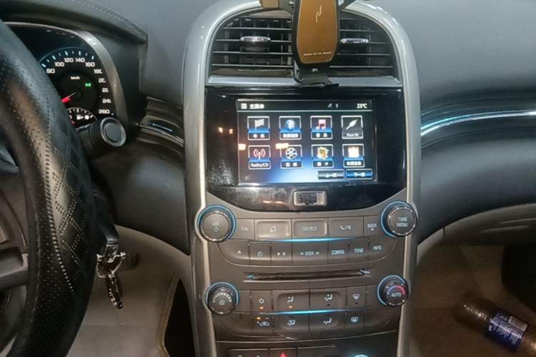 Used Chevrolet Malibu 2014 2.0L Automatic Luxury Edition Audio And AC Panel