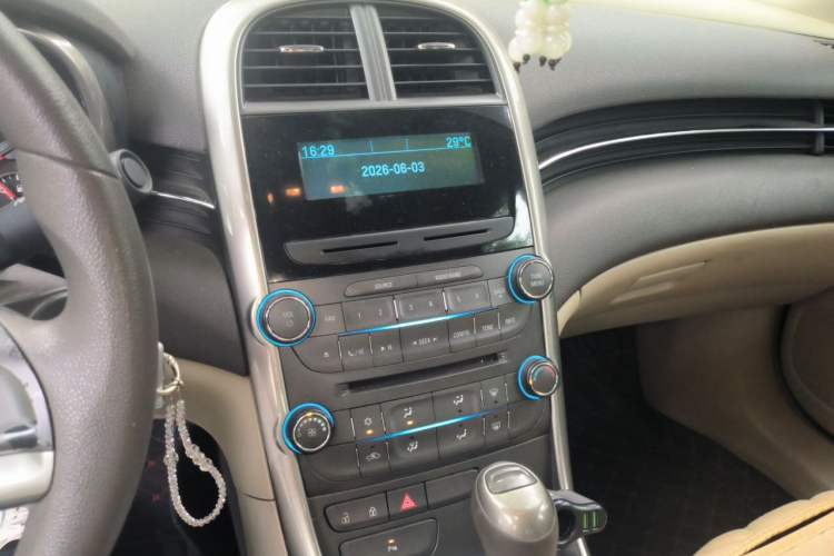 Used Chevrolet Malibu 2014 2.0L Automatic Comfort Edition Audio And AC Panel