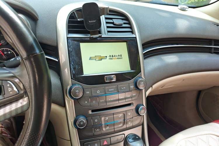 Used Chevrolet Malibu 2014 2.0L Automatic Luxury Edition Audio And AC Panel