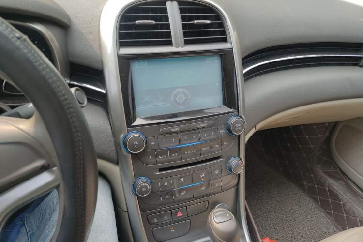 Used Chevrolet Malibu 2014 2.0L Automatic Comfort Edition Audio And AC Panel