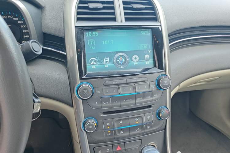 Used Chevrolet Malibu 2014 2.0L Automatic Comfort Edition Audio And AC Panel