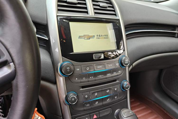 Used Chevrolet Malibu 2014 2.0L Automatic Luxury Edition Audio And AC Panel