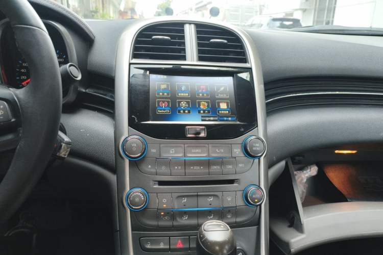 Used Chevrolet Malibu 2014 2.0L Automatic Luxury Edition Audio And AC Panel