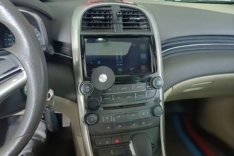 Used Chevrolet Malibu 2014 2.0L Automatic Comfort Edition Audio And AC Panel