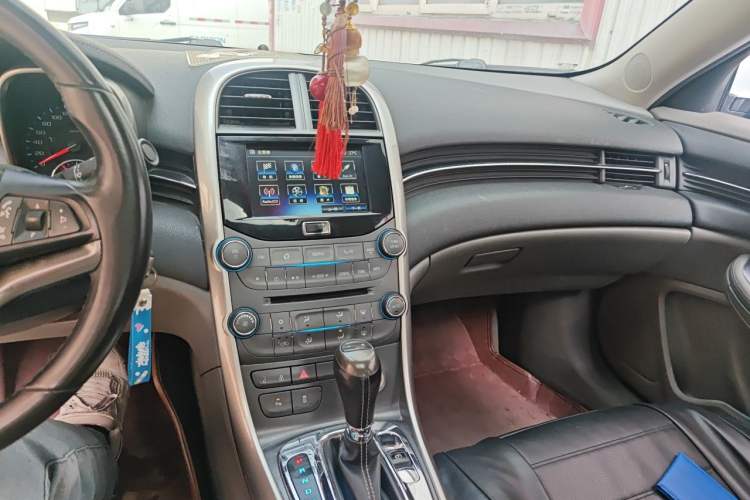 Used Chevrolet Malibu 2014 2.0L Automatic Luxury Edition Audio And AC Panel