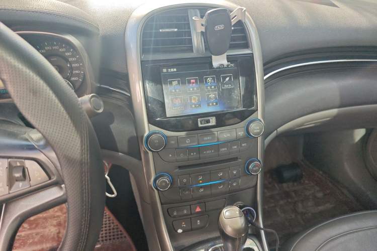 Used Chevrolet Malibu 2014 2.0L Automatic Luxury Edition Audio And AC Panel