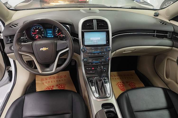 Used Chevrolet Malibu 2014 2.0L Automatic Comfort Edition Audio And AC Panel