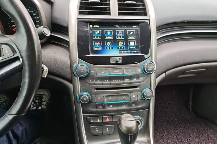 Used Chevrolet Malibu 2014 2.4L Automatic Luxury Edition Audio And AC Panel