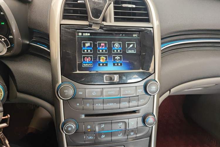 Used Chevrolet Malibu 2014 2.0L Automatic Luxury Edition Audio And AC Panel