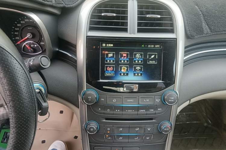 Used Chevrolet Malibu 2014 2.0L Automatic Luxury Edition Audio And AC Panel