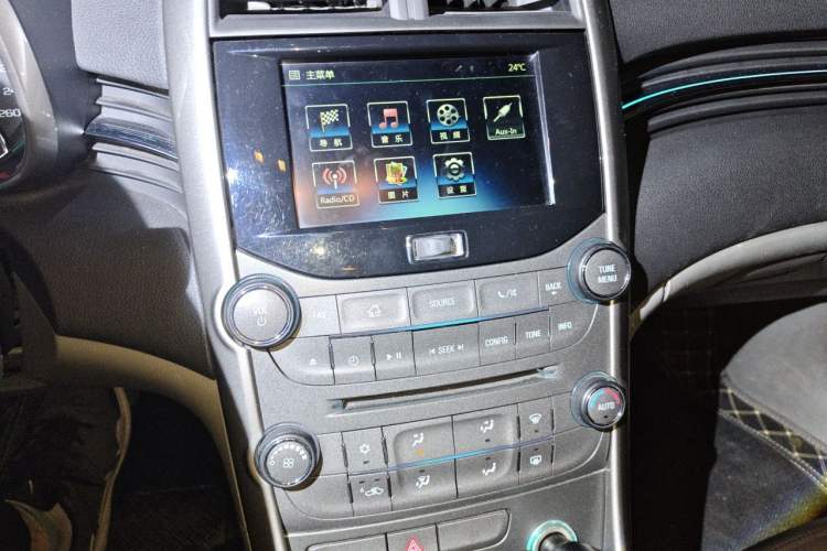 Used Chevrolet Malibu 2014 2.0L Automatic Luxury Edition Audio And AC Panel
