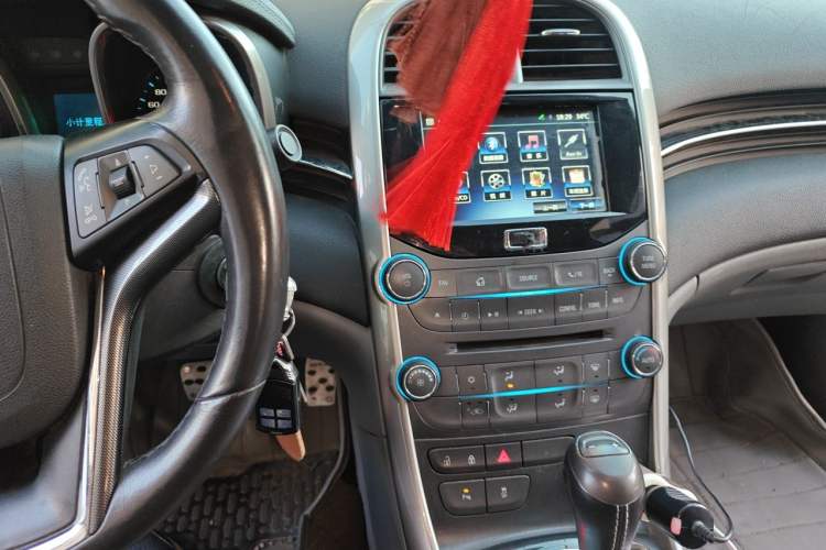 Used Chevrolet Malibu 2014 2.0L Automatic Luxury Edition Audio And AC Panel
