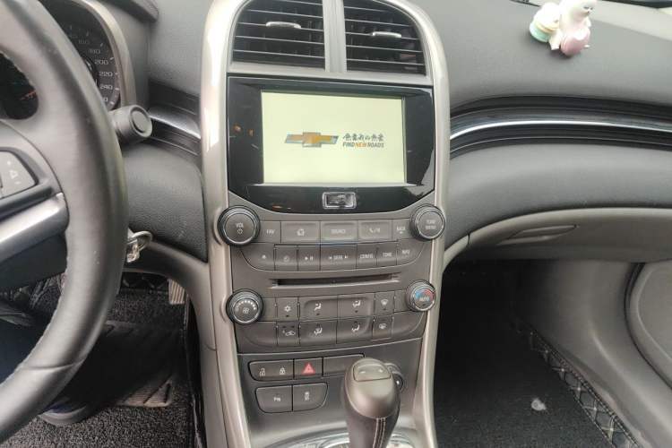 Used Chevrolet Malibu 2014 2.0L Automatic Luxury Edition Audio And AC Panel