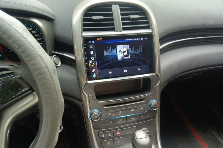 Used Chevrolet Malibu 2014 1.6T Automatic Comfort Edition Audio And AC Panel