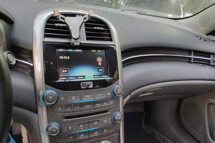 Used Chevrolet Malibu 2014 2.0L Automatic Luxury Edition Audio And AC Panel