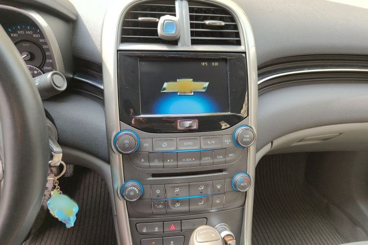 Used Chevrolet Malibu 2014 2.0L Automatic Luxury Edition Audio And AC Panel