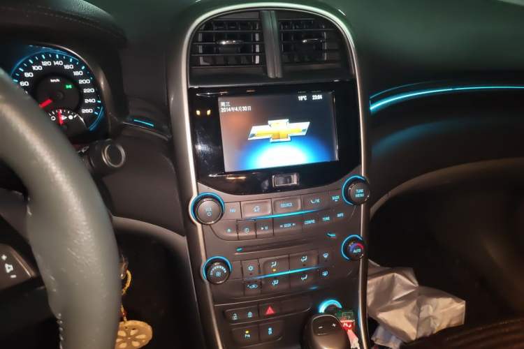 Used Chevrolet Malibu 2014 2.0L Automatic Comfort Edition Audio And AC Panel