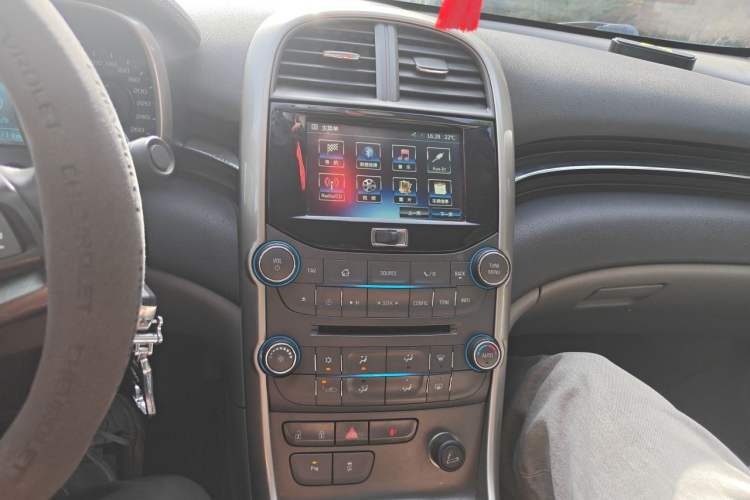 Used Chevrolet Malibu 2014 2.0L Automatic Luxury Edition Audio And AC Panel