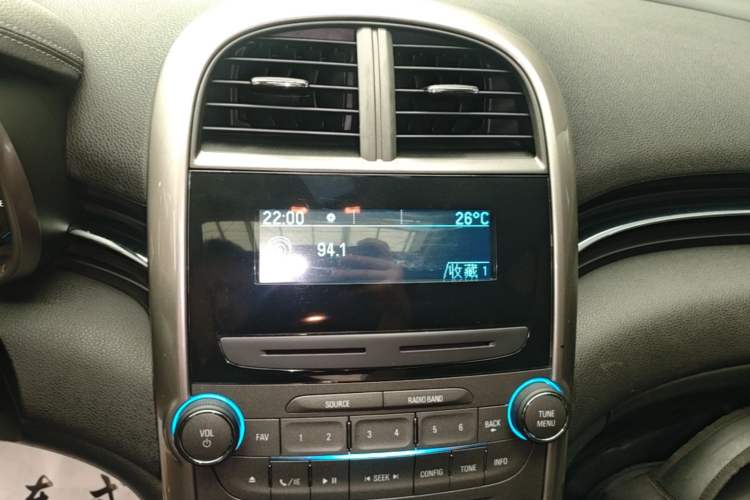 Used Chevrolet Malibu 2014 1.6T Automatic Comfort Edition Audio And AC Panel
