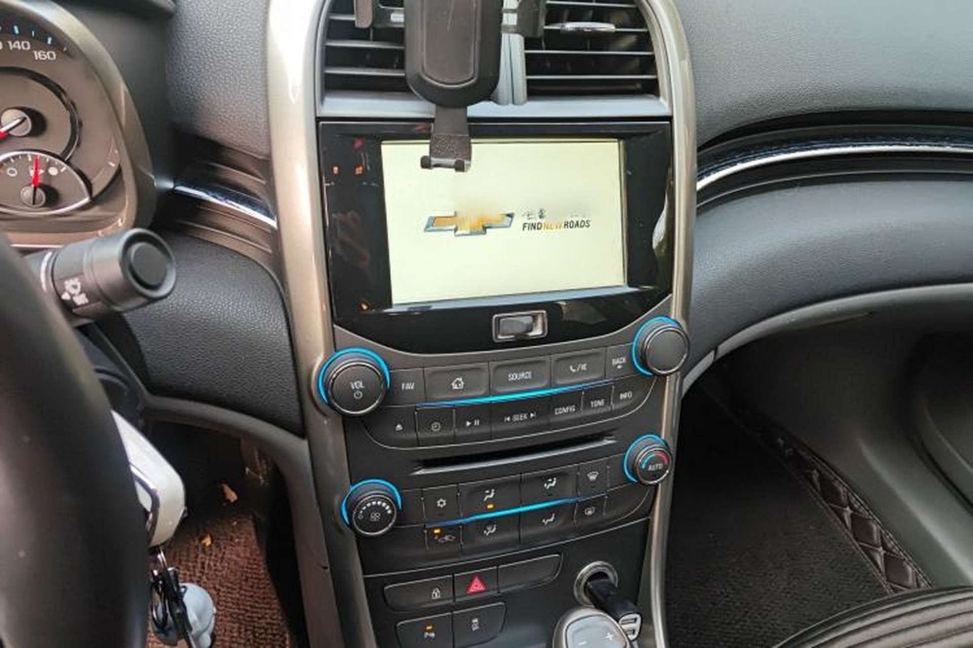 Used Chevrolet Malibu 2014 2.0L Automatic Luxury Edition Audio And AC Panel