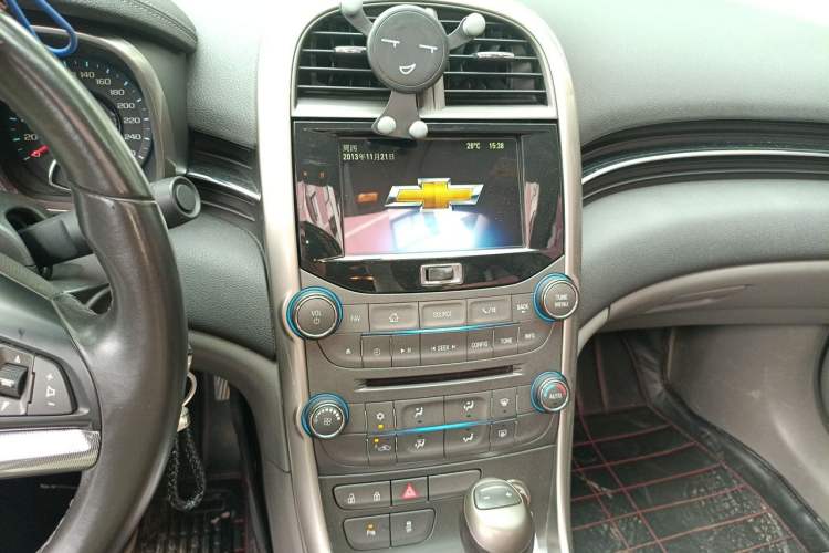 Used Chevrolet Malibu 2014 2.0L Automatic Luxury Edition Audio And AC Panel