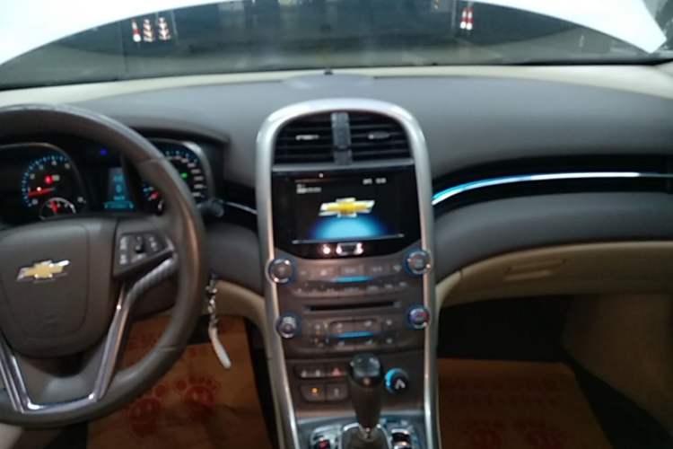 Used Chevrolet Malibu 2014 2.0L Automatic Luxury Edition Audio And AC Panel
