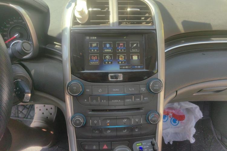 Used Chevrolet Malibu 2014 2.0L Automatic Luxury Edition Audio And AC Panel