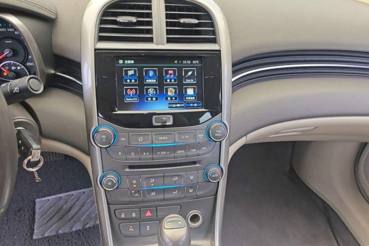 Used Chevrolet Malibu 2014 2.4L Automatic Luxury Edition Audio And AC Panel