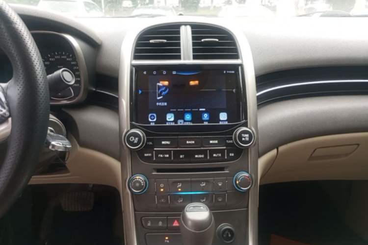 Used Chevrolet Malibu 2014 2.0L Automatic Comfort Edition Audio And AC Panel