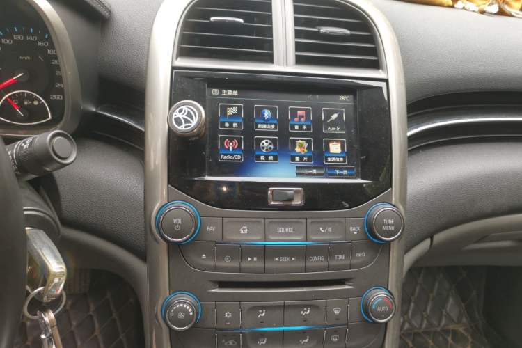 Used Chevrolet Malibu 2014 2.0L Automatic Luxury Edition Audio And AC Panel