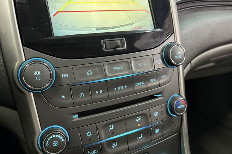 Used Chevrolet Malibu 2014 2.0L Automatic Luxury Edition Audio And AC Panel