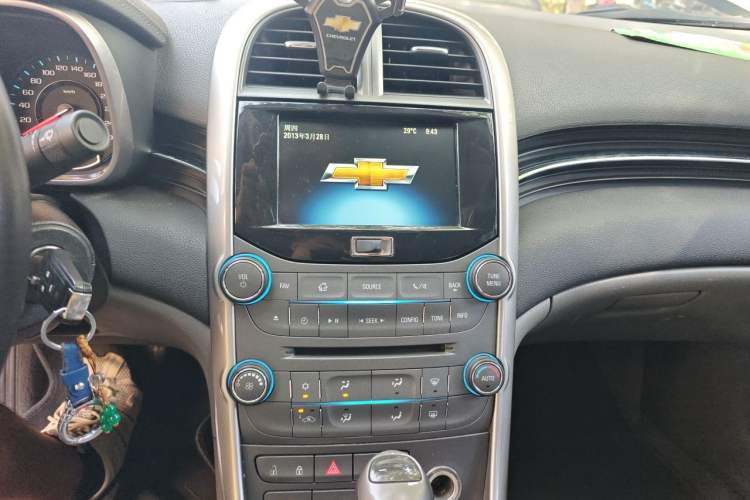 Used Chevrolet Malibu 2014 2.4L Automatic Luxury Edition Audio And AC Panel