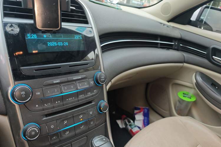 Used Chevrolet Malibu 2014 2.0L Automatic Comfort Edition Audio And AC Panel