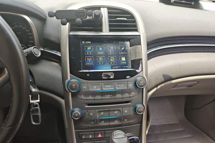 Used Chevrolet Malibu 2014 2.0L Automatic Luxury Edition Audio And AC Panel