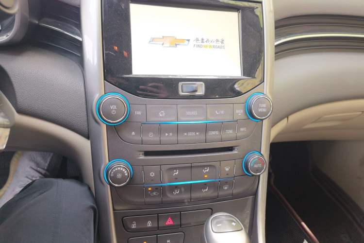 Used Chevrolet Malibu 2014 2.0L Automatic Luxury Edition Audio And AC Panel