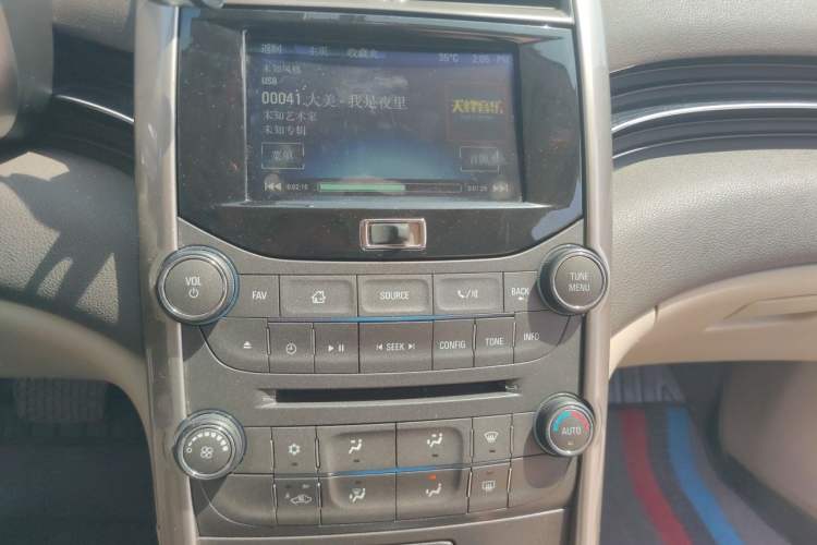 Used Chevrolet Malibu 2014 2.4L Automatic Luxury Edition Audio And AC Panel