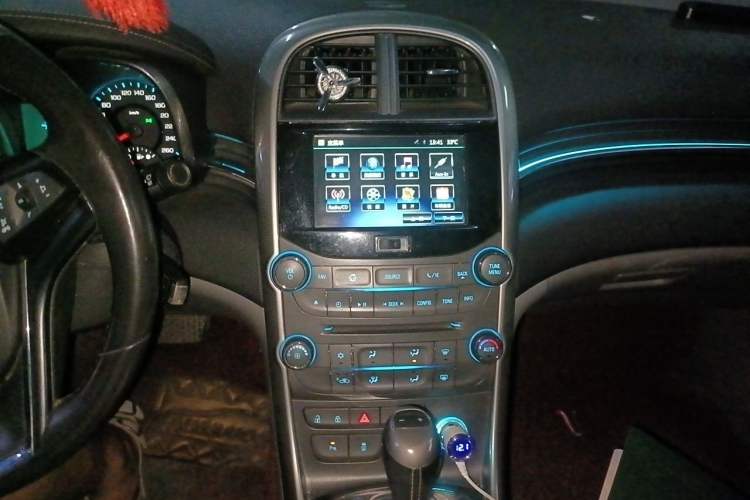 Used Chevrolet Malibu 2014 2.0L Automatic Luxury Edition Audio And AC Panel