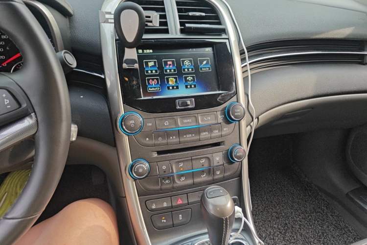 Used Chevrolet Malibu 2014 2.4L Automatic Luxury Edition Audio And AC Panel