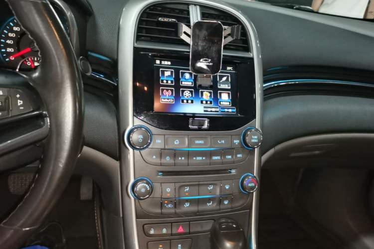 Used Chevrolet Malibu 2014 2.0L Automatic Luxury Edition Audio And AC Panel