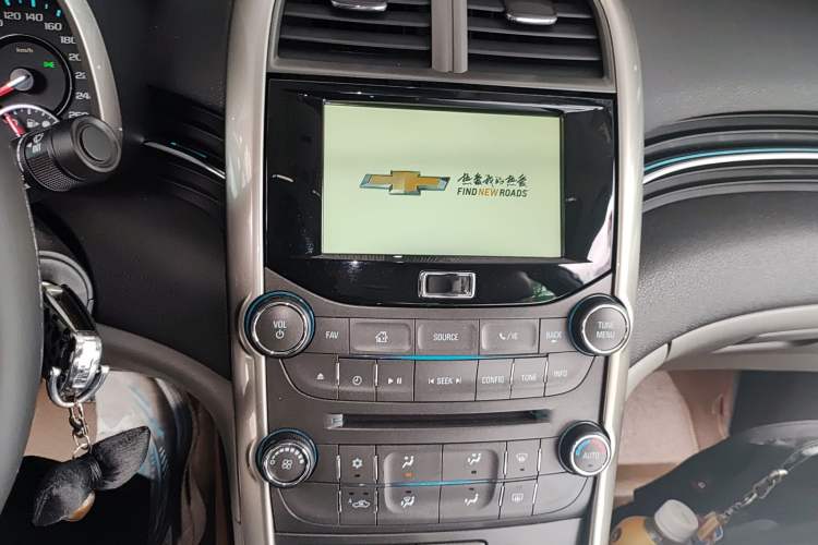 Used Chevrolet Malibu 2014 2.0L Automatic Luxury Edition Audio And AC Panel