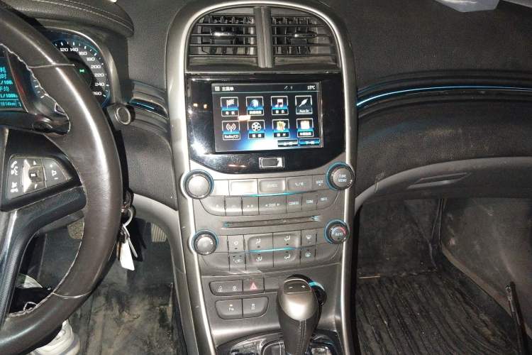 Used Chevrolet Malibu 2014 2.4L Automatic Luxury Edition Audio And AC Panel