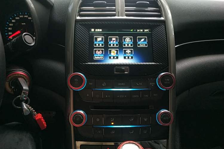 Used Chevrolet Malibu 2014 2.0L Automatic Luxury Edition Audio And AC Panel