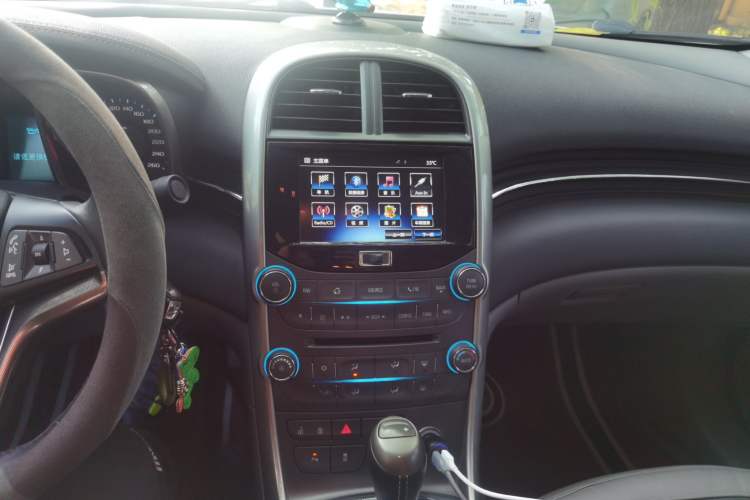 Used Chevrolet Malibu 2014 2.0L Automatic Luxury Edition Audio And AC Panel