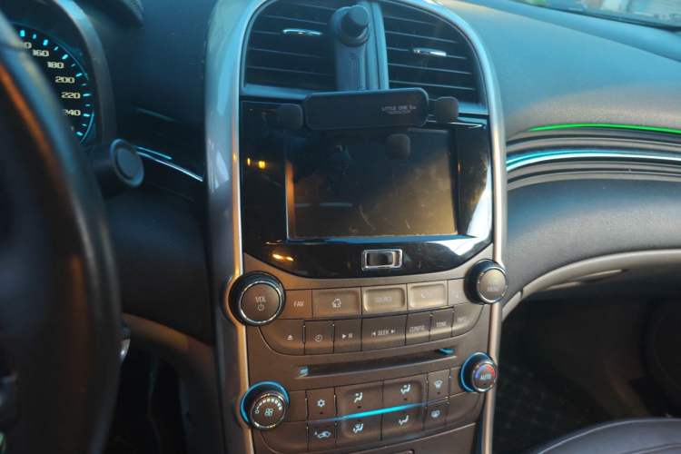 Used Chevrolet Malibu 2014 2.0L Automatic Luxury Edition Audio And AC Panel
