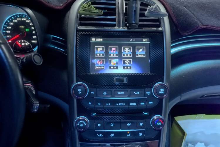 Used Chevrolet Malibu 2014 2.0L Automatic Luxury Edition Audio And AC Panel