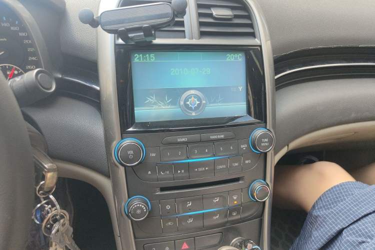 Used Chevrolet Malibu 2014 2.0L Automatic Comfort Edition Audio And AC Panel
