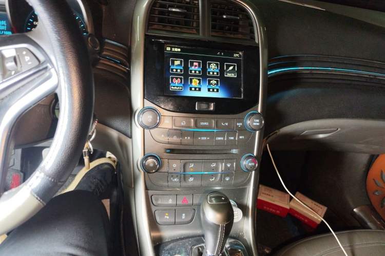 Used Chevrolet Malibu 2014 2.0L Automatic Luxury Edition Audio And AC Panel