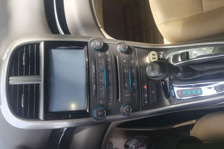 Used Chevrolet Malibu 2014 2.0L Automatic Comfort Edition Audio And AC Panel