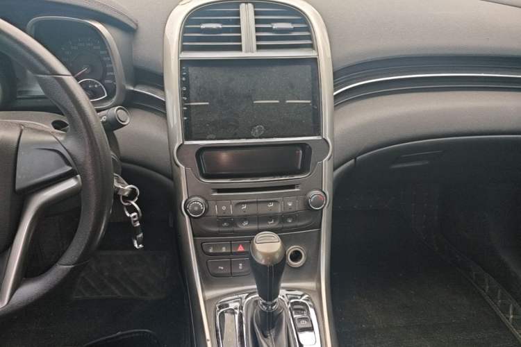 Used Chevrolet Malibu 2014 1.6T Automatic Comfort Edition Audio And AC Panel